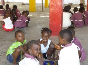 120802_Kinder_Essenshalle